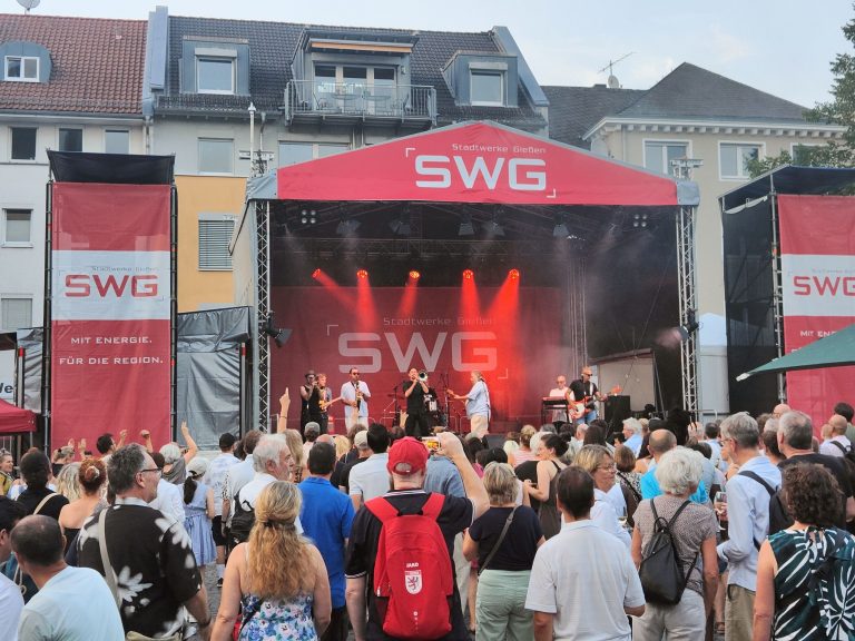 Das 40. Stadtfest Gießen: Das ganze Programm hier bei uns Das Gießener Stadtfest startet in diesem Jahr mit einer Jubiläumsshow.