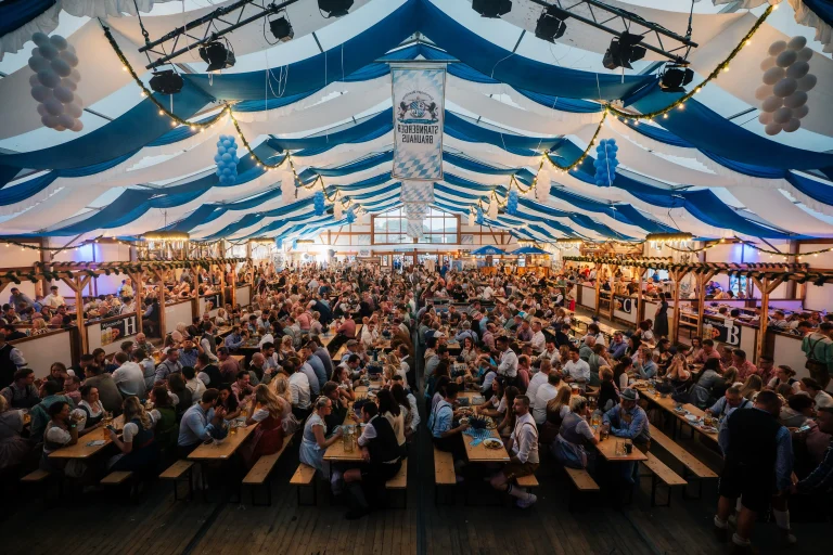 Oktoberfeststimmung am Dutenhofener See SeeWiesn 2026 bringen Heino, Isi Glück und viele weitere an den Dutenhofener See