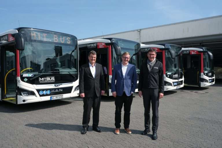 2023-04-06 Pressebild_Neue Busse