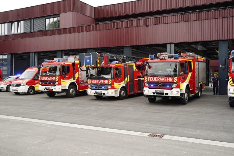 Berufsfeuerwehr Gießen zieht mit Blaulicht in neue Unterkunft berufsfeuerwehr gießen