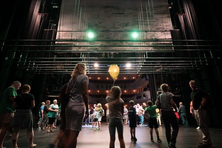 Theaterfest Gießen: Großes Fest zum mitmachen und staunen Auch auf einen Blick hinter die Kulissen dürfen sich die Besucherinnen und Besucher freuen