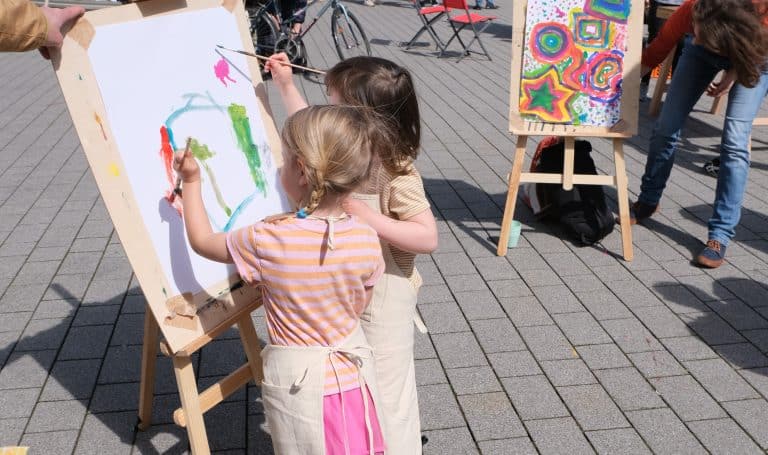 Freies Malen: Mobiles Malatelier in der Innenstadt Mobiles Malatelier Gießen