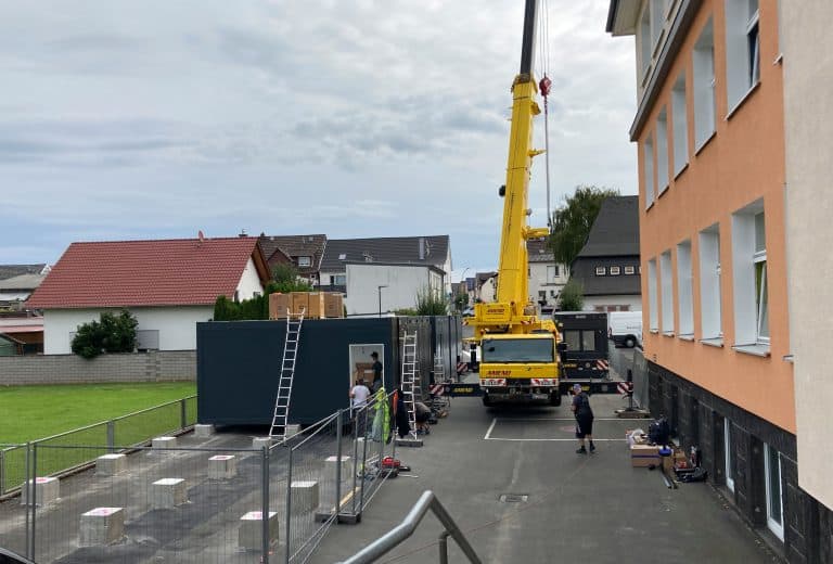 PM Landkreis nutzt Sommerferien für Sanierungs- und Modernisierungsmaßnahmen an Schulen_Modul-Aufstellung Burgschule Linden