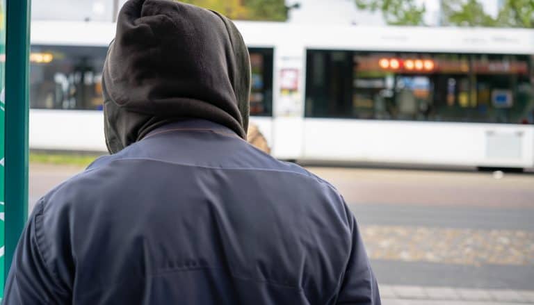 Die Polizei Gießen sucht bei mehreren Vorfällen bei denen Minderjährige belästigt oder angesprochen wurden nach Zeugen.