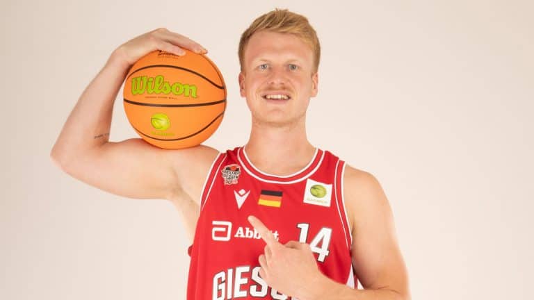 Luis Figge von den 46ers sammelt Bälle für Tansania Luis Figge ist Mitglied im Verein "Mein Ball, Dein Ball e.V". Dieser schickt Bälle nach Ostafrika.