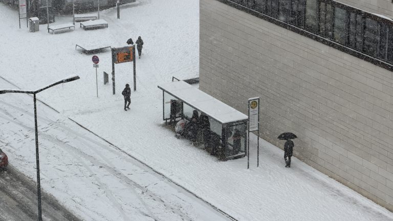 Schneetreiben in Gießen: Weiterhin starke Einschränkungen im ÖPNV schneetreiben-giessen